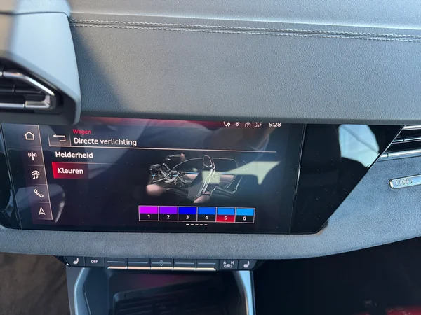 AUDI A3 Sportback PHEV (2025) — foto 21 van 23