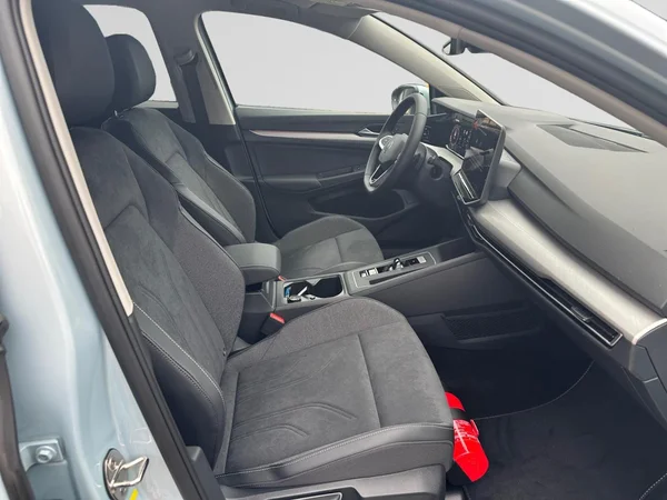 VOLKSWAGEN Golf VIII (2026) — foto 11 van 16