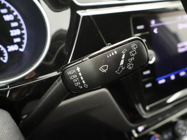 VOLKSWAGEN Touran (2022) — foto 10 van 29