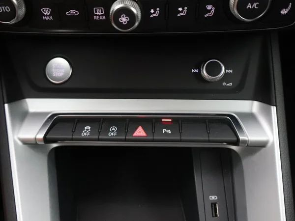 Audi Q3 (2019) — foto 13 van 27