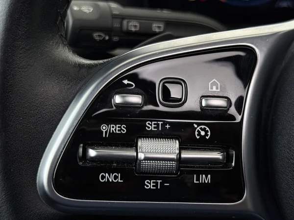 MERCEDES GLA 180 (2022) — foto 9 van 30
