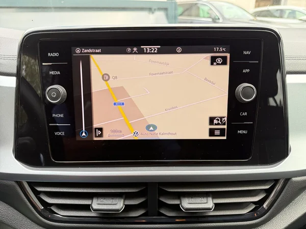 VOLKSWAGEN T-Roc (2022) — foto 6 van 23