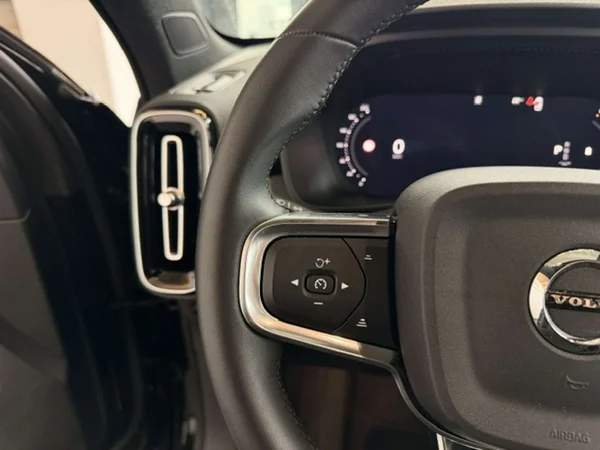 Volvo XC40 (2025) — foto 9 van 22