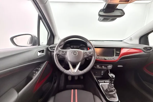 Opel Crossland (2022) — foto 9 van 31