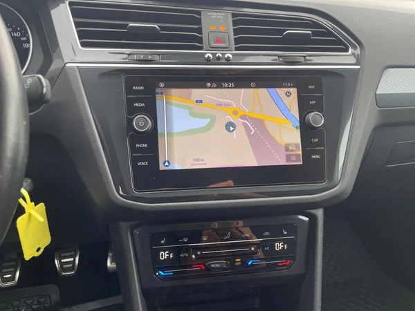 VOLKSWAGEN Tiguan (2021) — foto 5 van 21