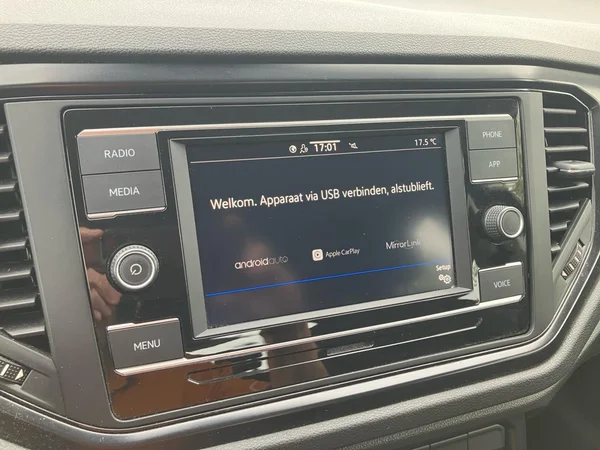 VOLKSWAGEN T-Roc (2021) — foto 13 van 21