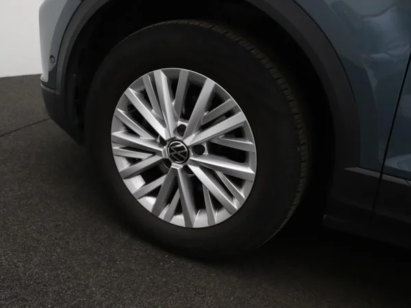 VOLKSWAGEN T-Roc (2022) — foto 17 van 19