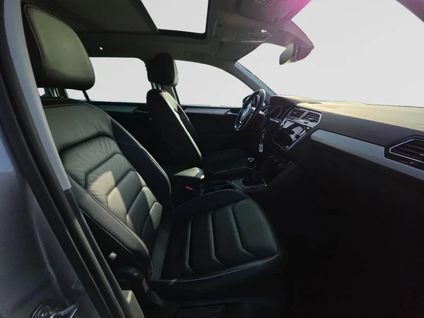 VOLKSWAGEN Tiguan (2019) — foto 8 van 24