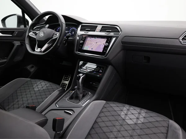 VOLKSWAGEN Tiguan (2021) — foto 17 van 23