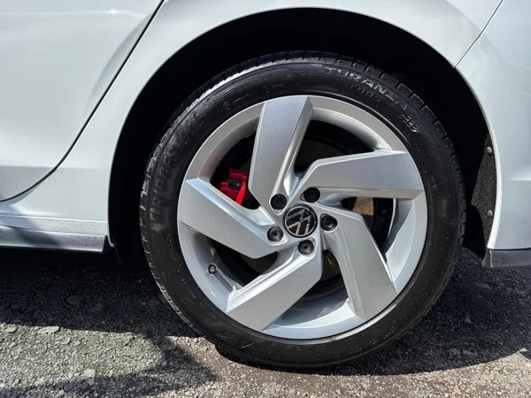 VOLKSWAGEN Golf VIII GTI (2024) — foto 17 van 24