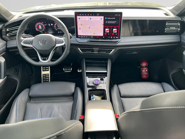 VOLKSWAGEN Tiguan (2025) — foto 14 van 17