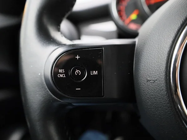 MINI One (2021) — foto 9 van 37
