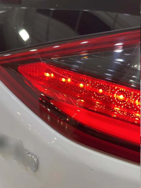 Hyundai Ioniq PHEV (2018) — foto 40 van 54
