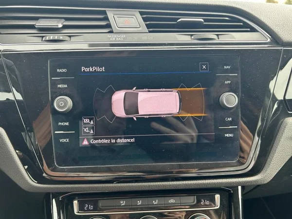 VOLKSWAGEN Touran (2020) — foto 15 van 33