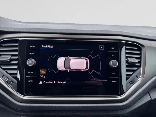 VOLKSWAGEN T-Roc (2018) — foto 3 van 22