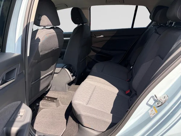 VOLKSWAGEN Golf VIII (2026) — foto 9 van 11