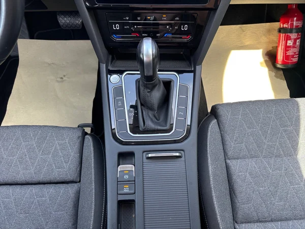 VOLKSWAGEN Passat Variant (2022) — foto 9 van 21