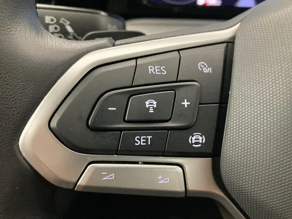 VOLKSWAGEN Golf VIII (2024) — foto 3 van 36