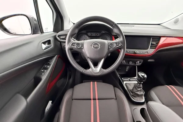 Opel Crossland (2022) — foto 4 van 27