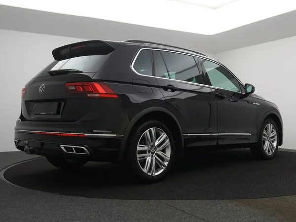 VOLKSWAGEN Tiguan (2022) — foto 12 van 27