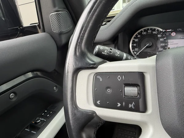 Land Rover Defender (2022) — foto 7 van 31