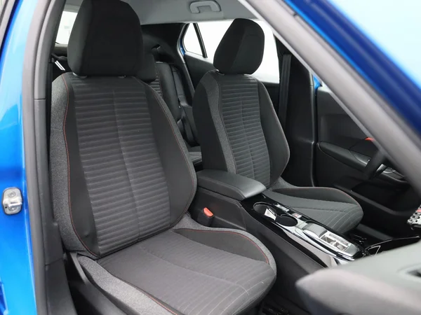 Peugeot e-2008 (2022) — foto 30 van 42