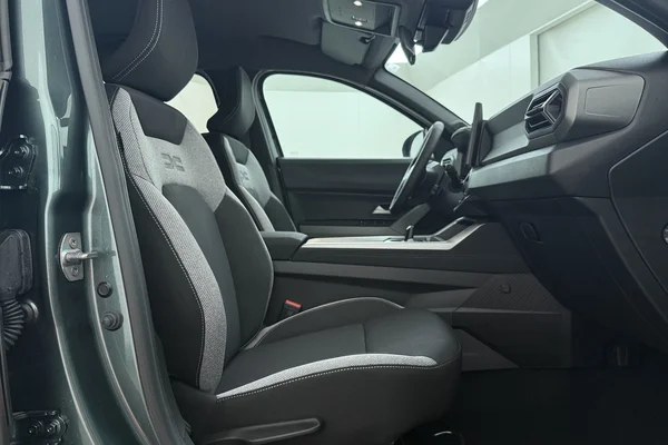 Dacia Bigster Hybrid (2026) — foto 15 van 17
