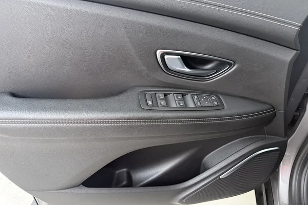 Renault Grand Scenic (2021) — foto 8 van 28