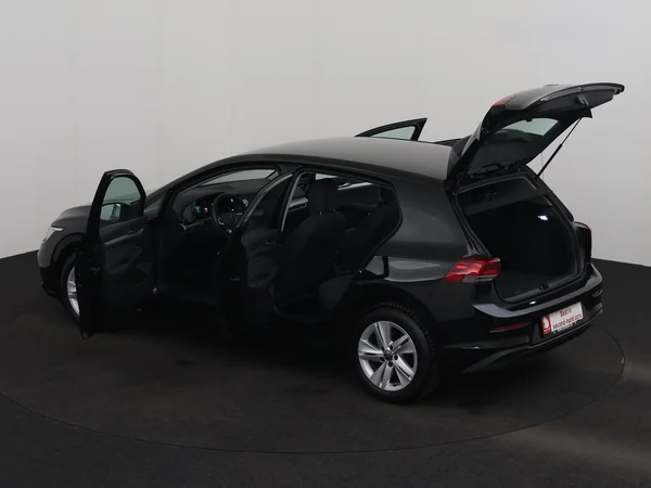 VOLKSWAGEN Golf (2024) — foto 27 van 28