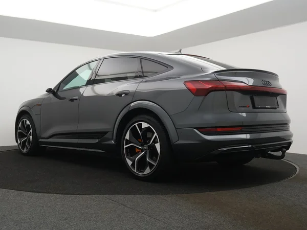 AUDI e-tron Sportback S (2022) — foto 16 van 20