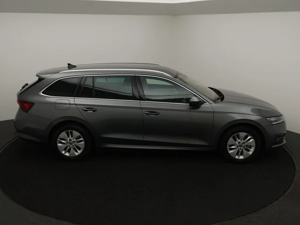 SKODA Octavia Combi (2024) — foto 6 van 24