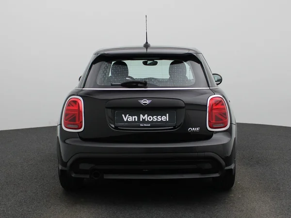 MINI One (2021) — foto 33 van 37