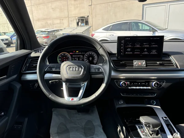 AUDI Q5 PHEV (2021) — foto 13 van 14