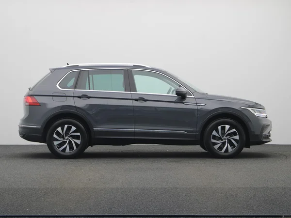 VOLKSWAGEN Tiguan (2023) — foto 18 van 20