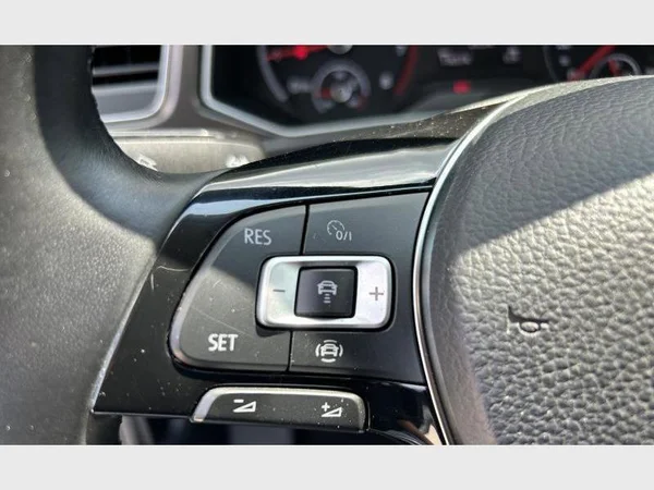 Volkswagen T-Roc (2018) — foto 15 van 26