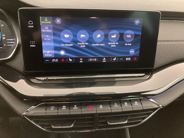 SKODA Octavia Combi PHEV (2021) — foto 18 van 37