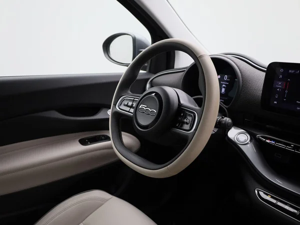 Fiat 500e (2023) — foto 3 van 39