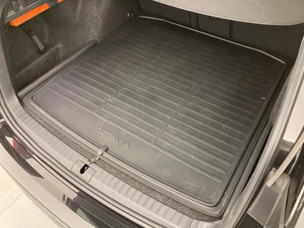 SKODA Octavia Combi PHEV (2022) — foto 8 van 36