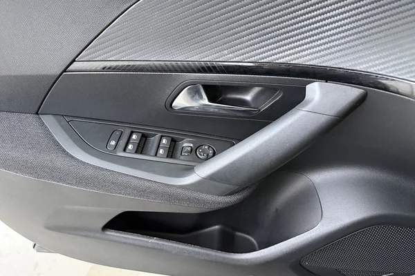 Peugeot 2008 (2025) — foto 8 van 16