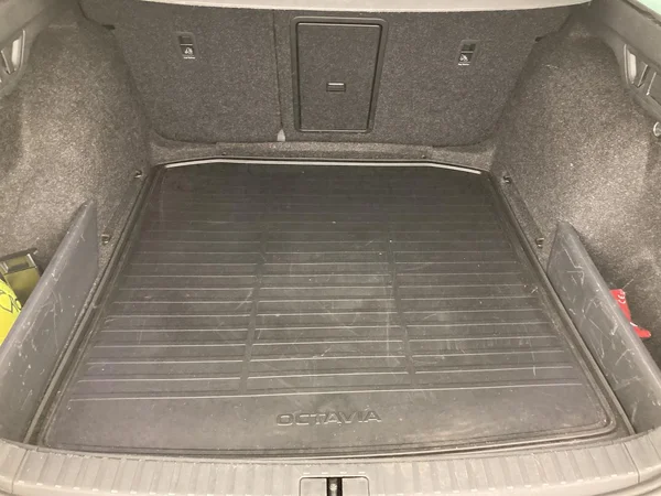 SKODA Octavia Combi (2021) — foto 2 van 35