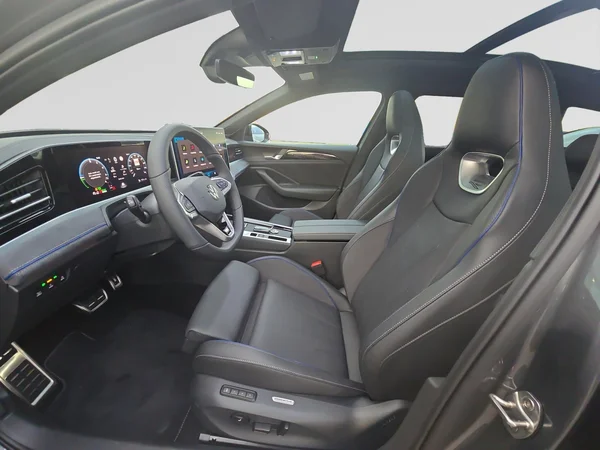 VOLKSWAGEN Passat Variant eHybrid (PHEV) (2025) — foto 14 van 24