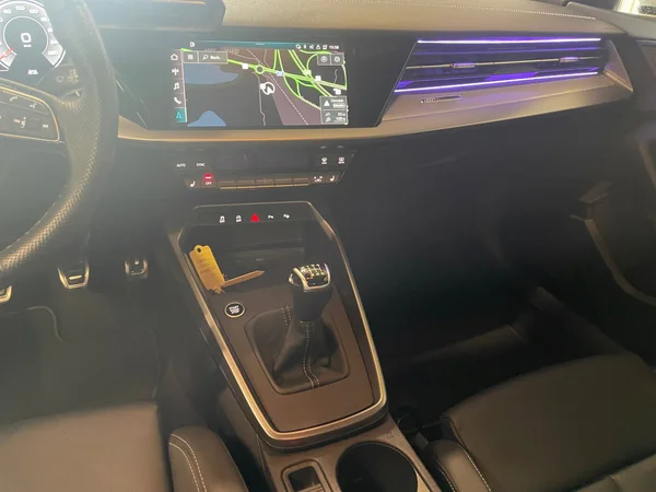 AUDI A3 Sportback (2024) — foto 2 van 20