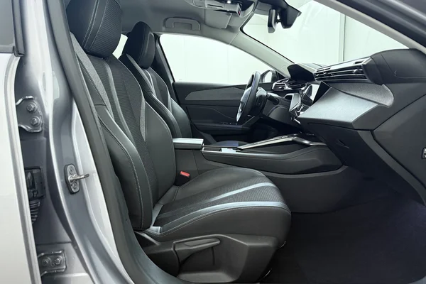 Peugeot 308 SW PHEV (2023) — foto 20 van 22