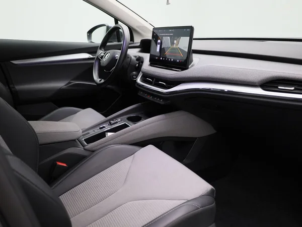 Škoda Enyaq iV (2023) — foto 29 van 37