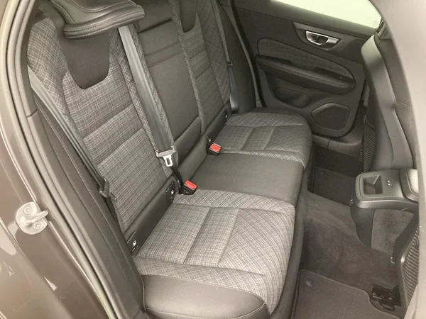 VOLVO V60 (2023) — foto 21 van 36
