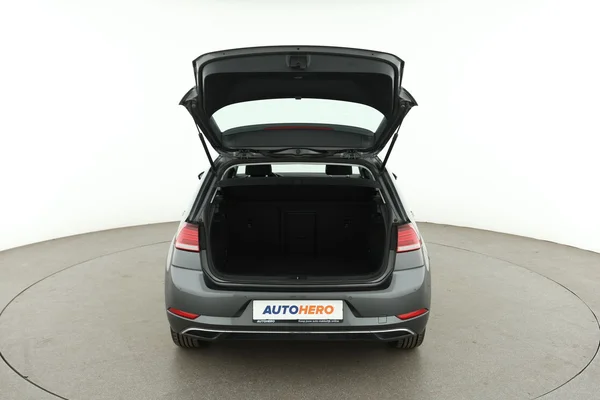 Volkswagen e-Golf (2020) — foto 7 van 16