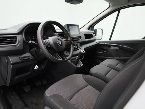 Renault Trafic (2022) — foto 29 van 39