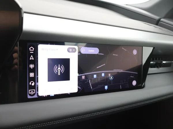 AUDI Q6 e-tron (2026) — foto 8 van 25