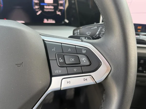 VOLKSWAGEN Golf VIII (2025) — foto 3 van 19
