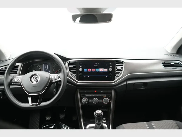 VOLKSWAGEN T-Roc (2019) — foto 2 van 24